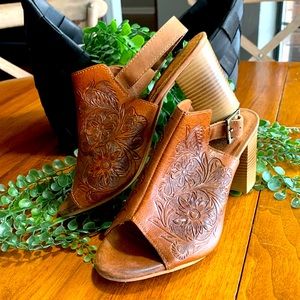 Roper size 7 womens. Embossed leather floral peep toe heels